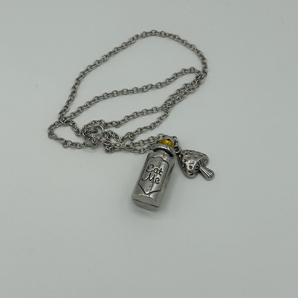 Alice in Wonderland / Eat Me necklace